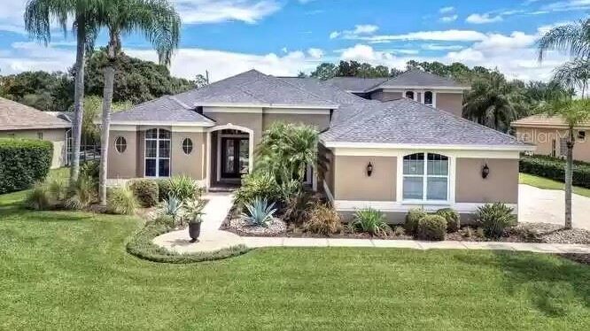 Spacious real estate in Palm Harbor, Florida